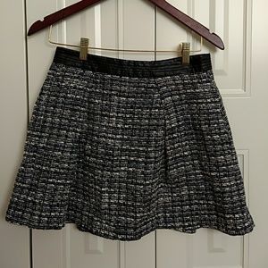 Tweed skirt roller style